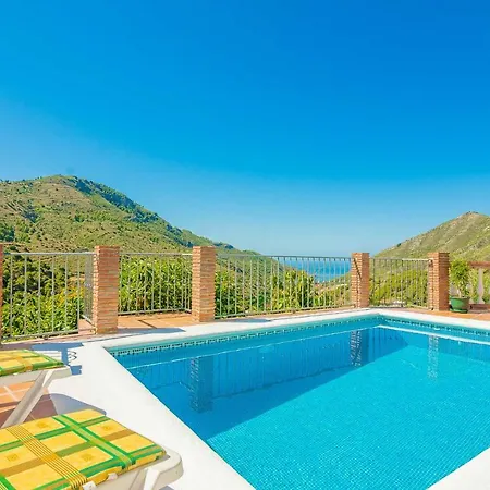 Con Piscina Privado En Paraje Natural Unico Holiday home Nerja